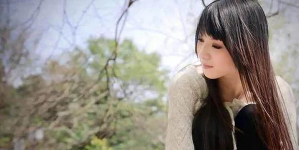 娇小Videodes极品：她的魅力与才华让人惊叹，瞬间征服无数粉丝！