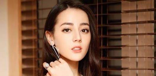 麻豆射区：震撼来袭！全新活动引发热潮，参与者纷纷点赞狂欢盛宴！