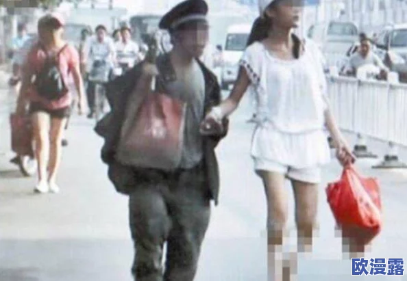 流氓扒美女内裤摸屁股亲吻事件最新进展:警方已介入调查,嫌疑人被抓获并面临严厉法律制裁 流氓扒美女内裤摸屁股亲吻事件最新进展:警方已介入调查,嫌疑人被抓获并面临严厉法律制裁