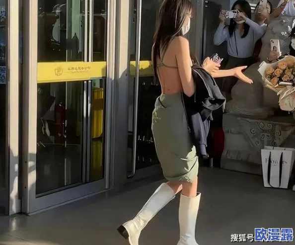美女露%1000尿孔无挡图片引发热议，网友纷纷讨论其背后的文化现象与社会影响