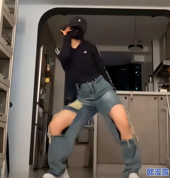 韩国午夜aaa三级三级：最新动态揭示了该领域的变化与发展，引发了广泛关注和讨论