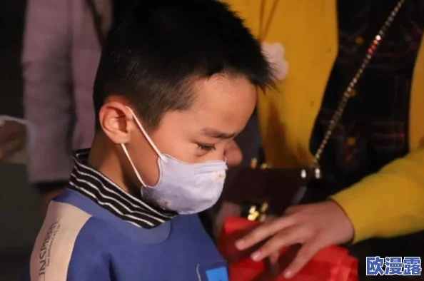 海角披风少年爱妈妈酒店:感人故事引发网友热议,温情瞬间让人泪目! 海角披风少年爱妈妈酒店:感人故事引发网友热议,温情瞬间让人泪目!