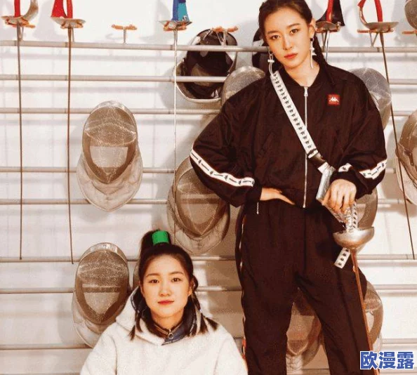 美女逼逼图片：最新动态展示了多位模特的时尚风格与个性魅力，吸引了众多网友的关注与讨论
