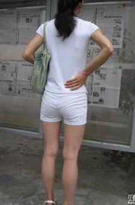 撕掉她的衣服吮的双乳视频：最新进展揭示事件背后的真相与相关人士的反应，引发广泛讨论