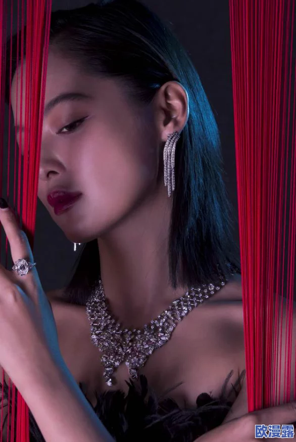 探索欧美极品Aletta Ocean在线世界：揭开她的魅力与风采，感受无与伦比的视觉盛宴