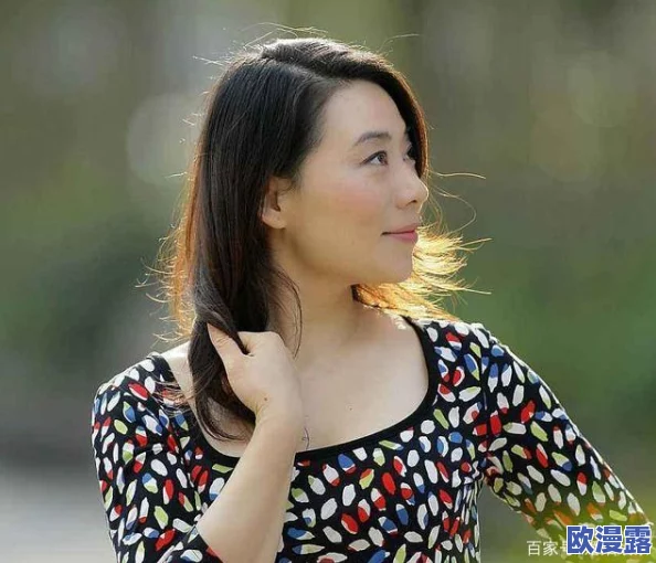 丰满五十路：探讨中年女性的魅力与生活态度，展现她们在岁月洗礼下的自信与风采