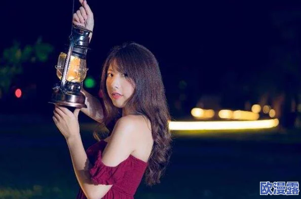 在梦幻般的夜晚，美女被温柔宠爱到极致，感受那如流水般的幸福与欢愉
