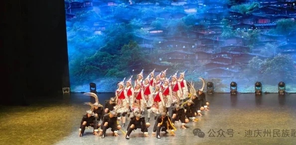 探索女帝汉库克的魅力：动态展示她的优雅与力量，揭示裸乳艺术之美的独特视角