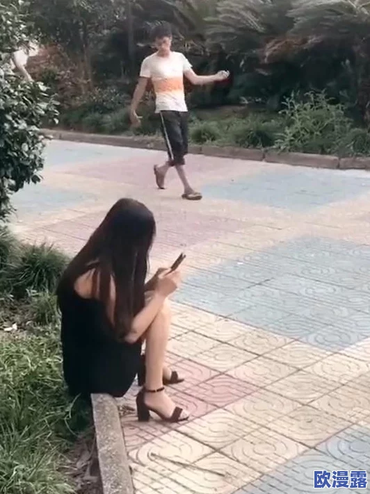 探讨现代社会对女性自然行为的接受度：美女拉屎无遮挡现象引发的文化反思与性别平等讨论
