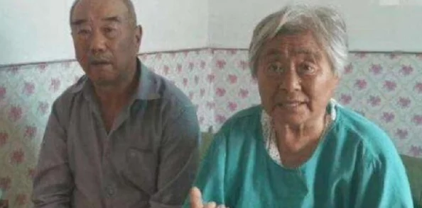 胡丽英向厂长借钱,网友纷纷表示:这背后是否隐藏着更深的故事? 胡丽英向厂长借钱,网友纷纷表示:这背后是否隐藏着更深的故事?