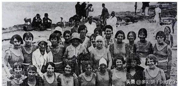 胸大被几个男人轮流玩网友认为这种行为不尊重女性，应该提倡健康的两性关系和相互尊重，而不是物化女性