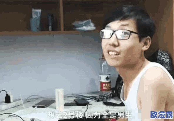 上课被同桌强行摸下面惊爆！全班目击这一尴尬瞬间，女生愤怒反击引发热议，校园暴力问题再度引关注