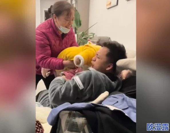 边摸边吃奶边做下面视频引发热议网友纷纷讨论内容尺度与社会影响各方观点交锋引发广泛关注