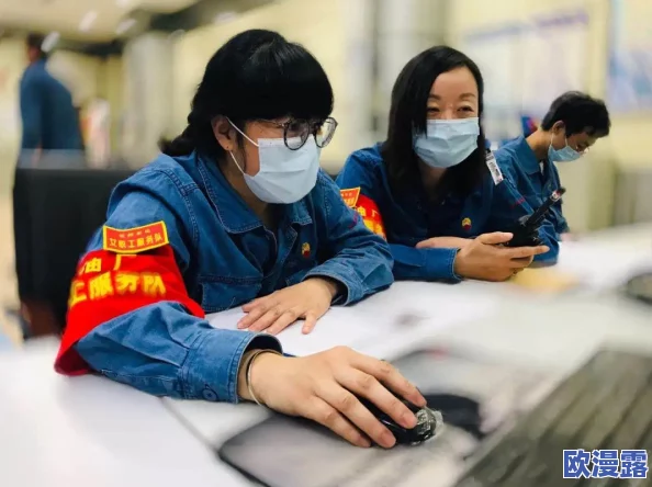 日日操日日操 网友评价：这首歌节奏感强烈，歌词简单易记，让人忍不住跟着一起唱，非常适合聚会时播放，气氛瞬间活跃起来