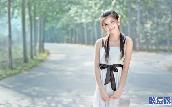 美女脱得一干二净露私位的照片展现了自信与勇气，鼓励每个人都要爱自己、接受自己，追求内心的真实美