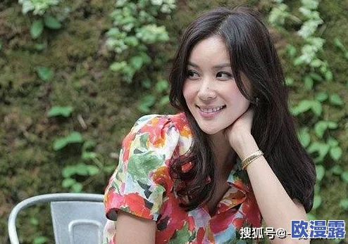 国产三级a引发热议主演私生活曝光与圈内好友关系紧密疑似恋情浮出水面网友纷纷猜测背后真相 国产三级a引发热议主演私生活曝光与圈内好友关系紧密疑似恋情浮出水面网友纷纷猜测背后真相