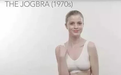 男人扒下美女胸罩喝奶水引发热议网友纷纷评论事件背后的社会问题与道德底线 男人扒下美女胸罩喝奶水引发热议网友纷纷评论事件背后的社会问题与道德底线